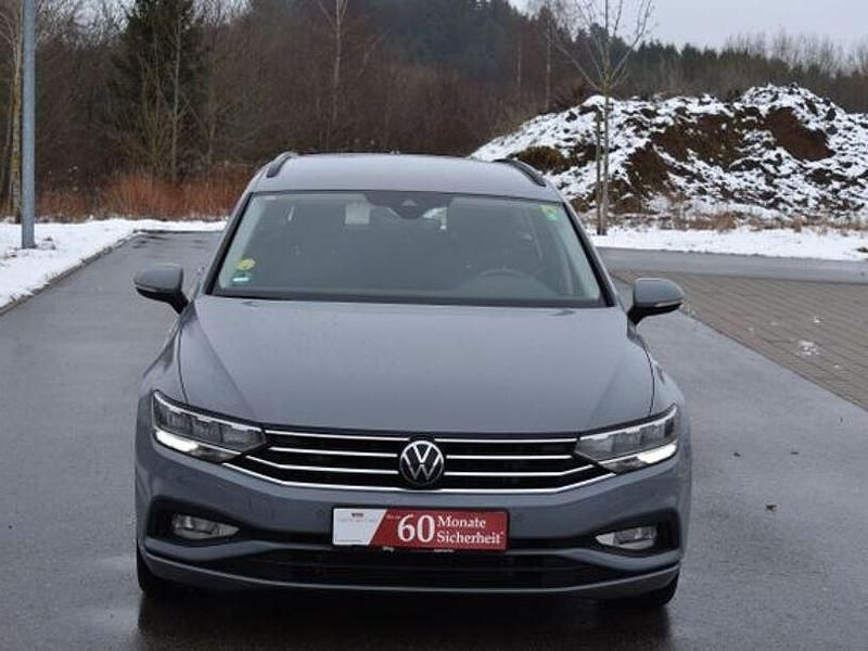 Gebraucht VW Passat 150 PS (110 kW) 2022 Mondsteingrau Kombi