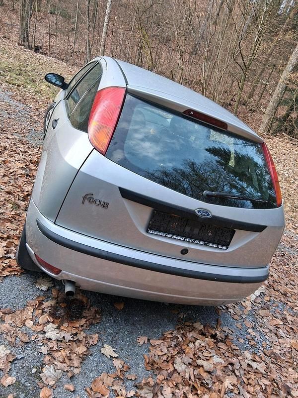 Gebraucht Ford Focus 74 PS (54 kW) 2002 Grau Kleinwagen