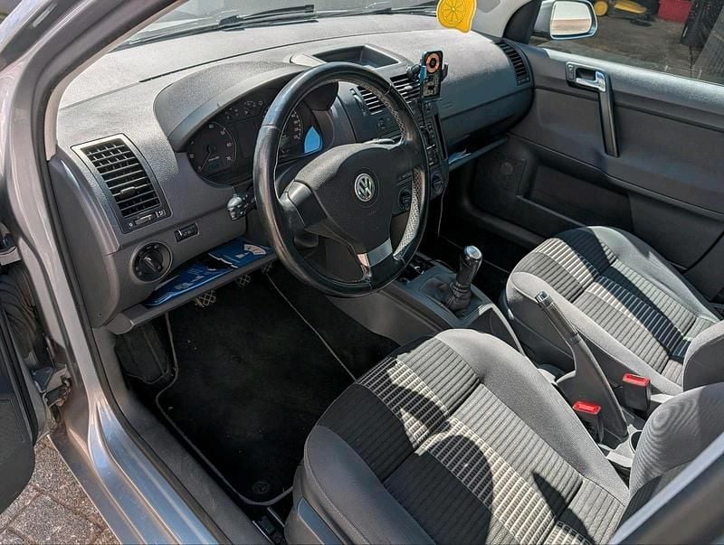 Second-hand VW Polo 70 CP (51 kW) 2009 Gri Hatchback
