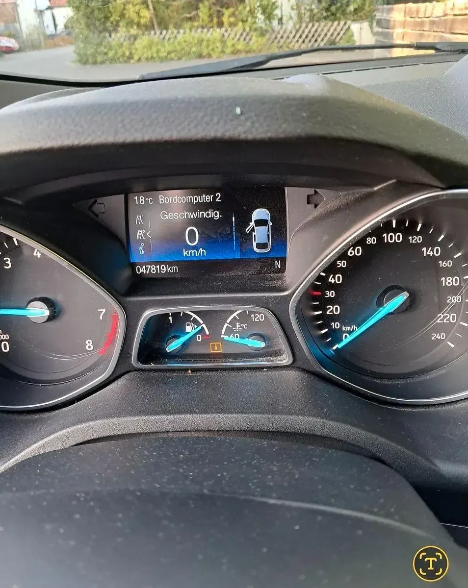 Gebraucht Ford Kuga Trend 120 PS (88 kW) 2019 Rot SUV