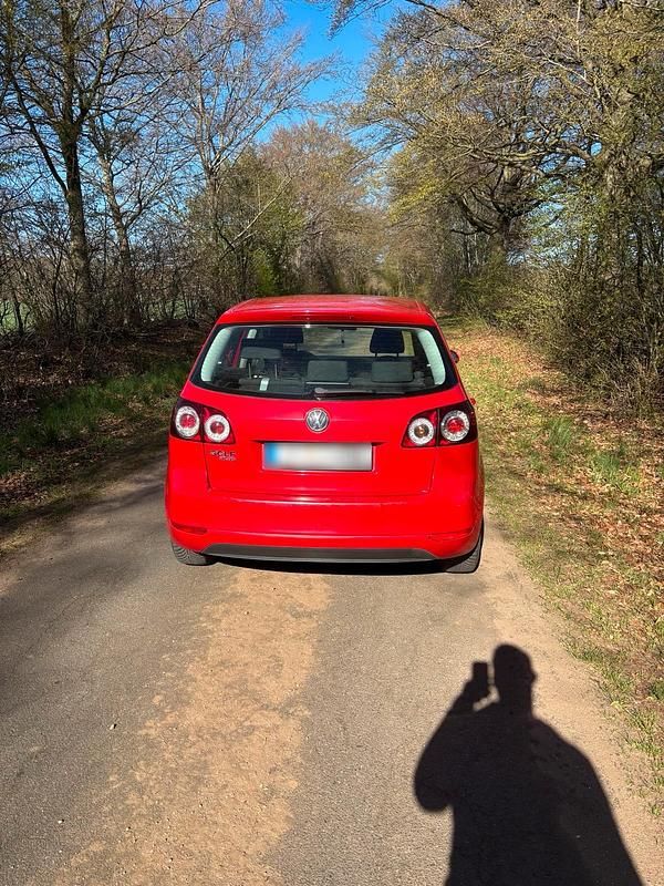 Second-hand VW Golf VI 80 CP (58 kW) 2010 Roșu Hatchback