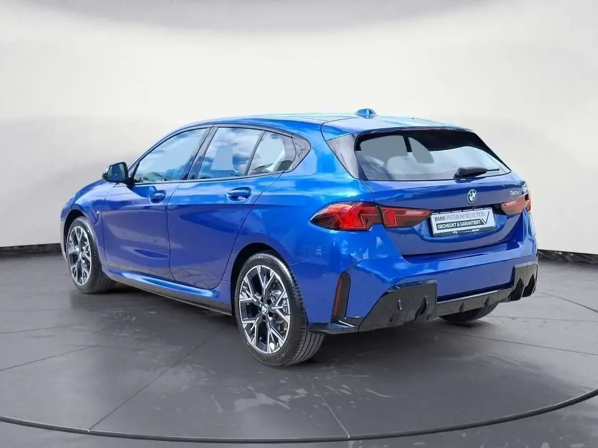 Neu BMW 120 M Sport 163 PS (119 kW) 2025 Blau Kleinwagen