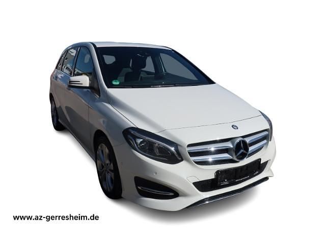 Weiss Gebraucht 2016 Mercedes 180 Urban Limousine | 14.993 € (Superpreis) - Bild 1/4