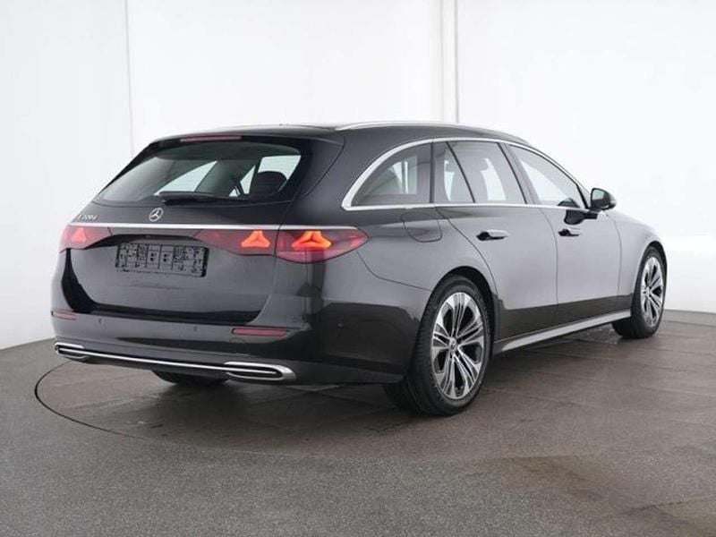 Gebraucht Mercedes E220 197 PS (144 kW) 2025 Graphitgraumetallic Kombi