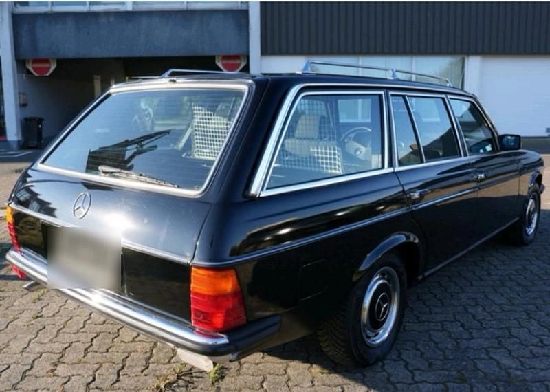 Gebraucht Mercedes E230 136 PS (100 kW) 1985 Schwarz Kombi