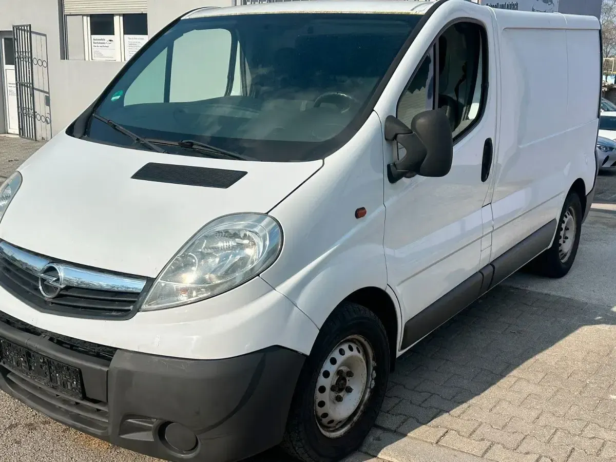 Gebraucht Opel Vivaro 145 PS (106 kW) 2011 Weiß Van / Kleinbus