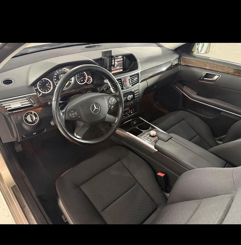 Gebraucht Mercedes E350 306 PS (225 kW) 2011 Beige Limousine
