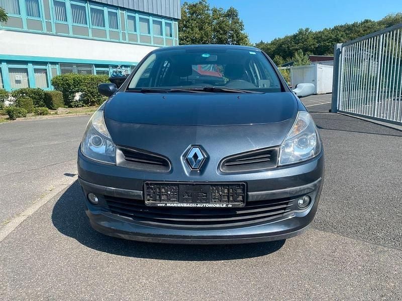 Gebraucht 2006 Renault Clio III Dynamique Limousine | 2.499 € (Guter Preis) - Bild 1/4