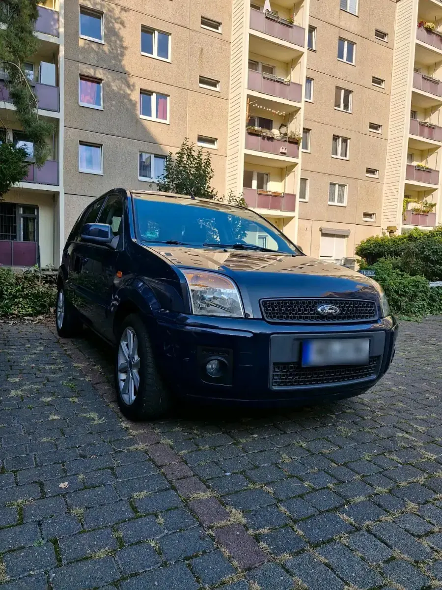 Gebraucht Ford Fusion 80 PS (58 kW) 2011 Blau Kleinwagen