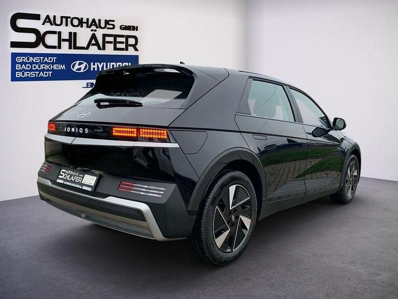 Neu Hyundai Ioniq 125 kW (170 PS) 2025 Atlas white / sol Kleinwagen