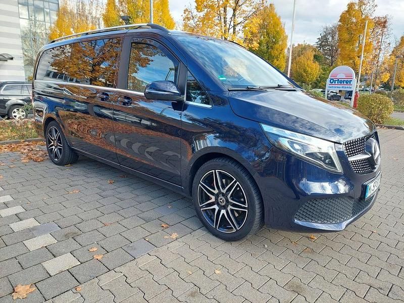 Blau Gebraucht 2019 Mercedes 250 Van / Kleinbus | 51.500 € - Bild 1/4