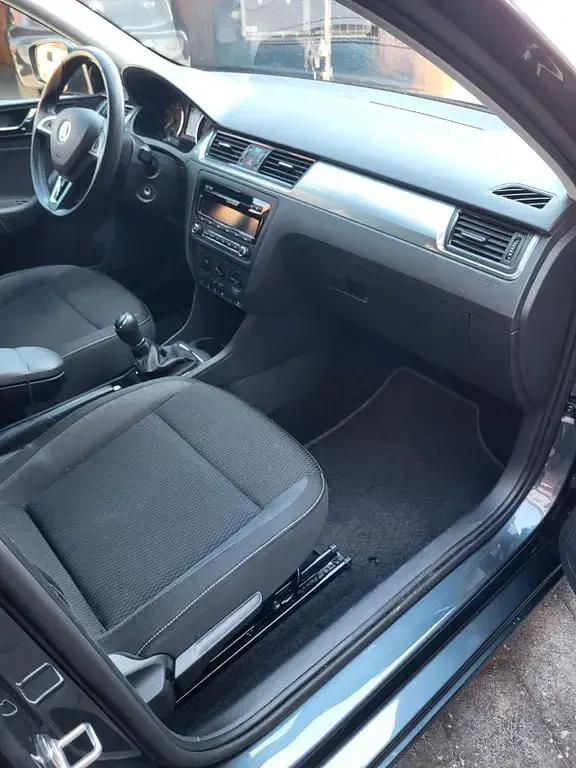 Gebraucht Skoda Rapid Active 105 PS (77 kW) 2014 Grau Kleinwagen