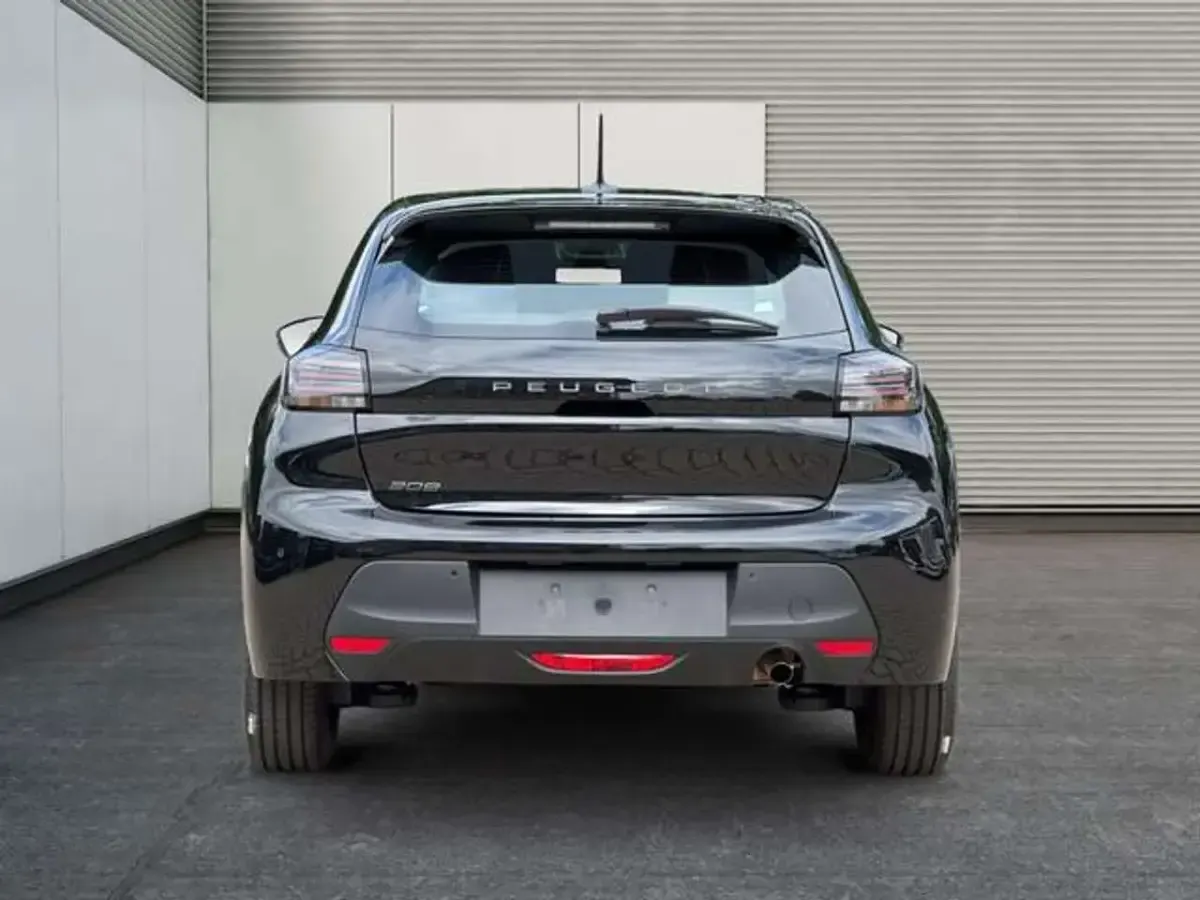 Neu Peugeot 208 Style 101 PS (74 kW) 2026 Perla nera schwarz me.../schwa Kleinwagen