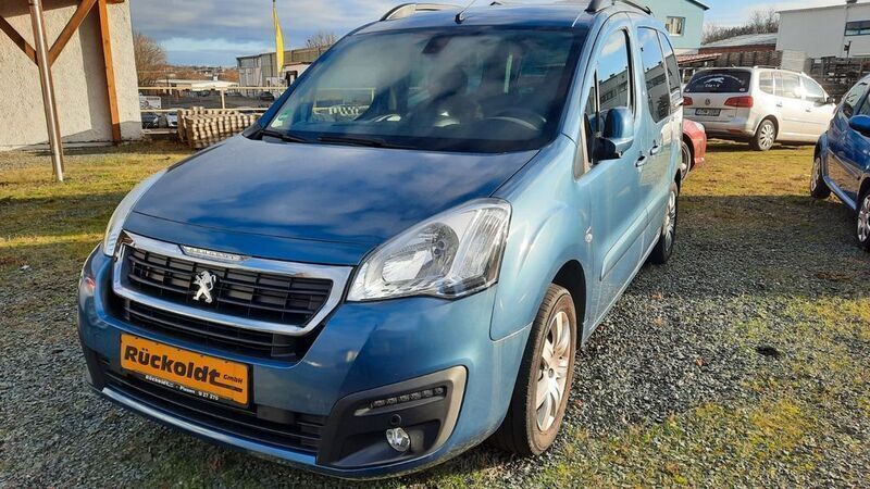 Blau Gebraucht 2015 Peugeot Partner Tepee Allure Van / Kleinbus | 10.990 € (Etwas zu teuer) - Bild 1/4