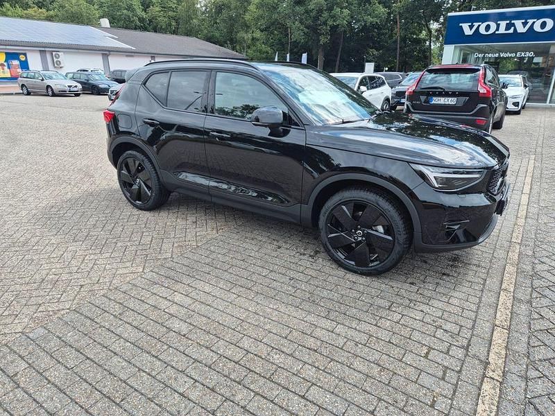 Schwarz Neu 2025 Volvo XC40 Plus SUV | 48.900 € (Teuer) - Bild 1/4