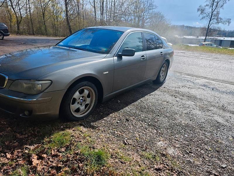 Gebraucht BMW 730 231 PS (169 kW) 2007 Grau Limousine