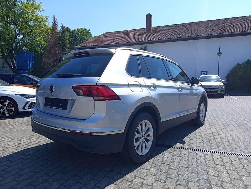 Gebraucht VW Tiguan United 150 PS (110 kW) 2021 Reflexsilber metallic SUV