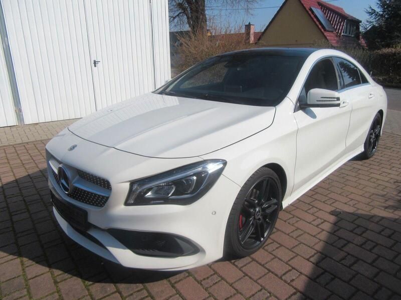 Weiß Gebraucht 2017 Mercedes CLA200 AMG line Coupé | 17.600 € (Guter Preis) - Bild 1/4