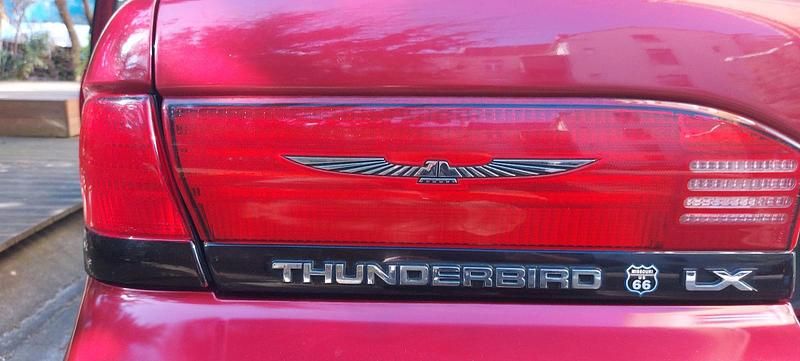 Second-hand Ford Thunderbird 140 CP (102 kW) 1996 Roșu Coupe