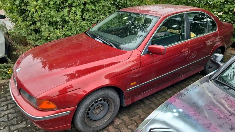 Rot Gebraucht 1999 BMW 520 Limousine | 999 € (Guter Preis) - Bild 1/4