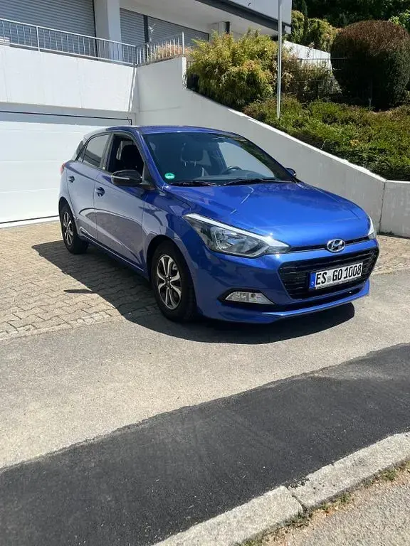 Gebraucht Hyundai i20 101 PS (74 kW) 2018 Grau Limousine