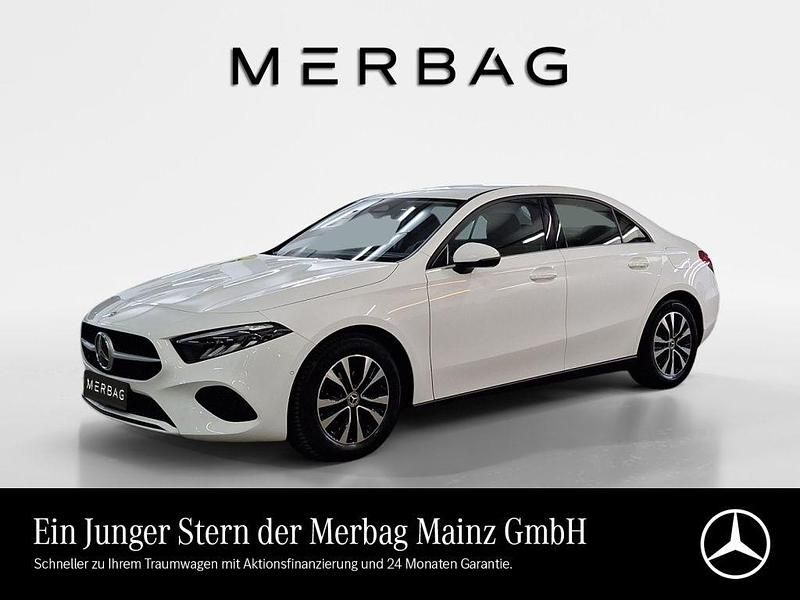 Gebraucht Mercedes A200 150 PS (110 kW) 2023 Weiß Limousine