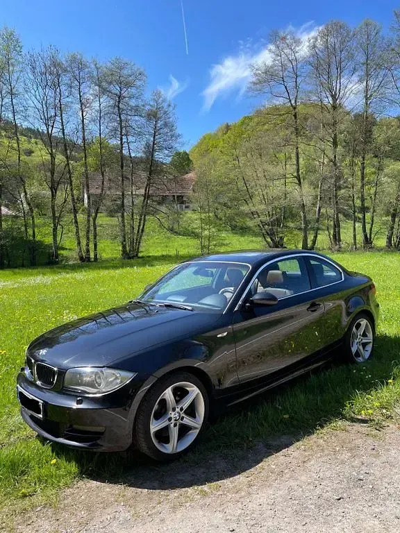Second-hand BMW 123 Performance 204 CP (150 kW) 2009 Negru Hatchback