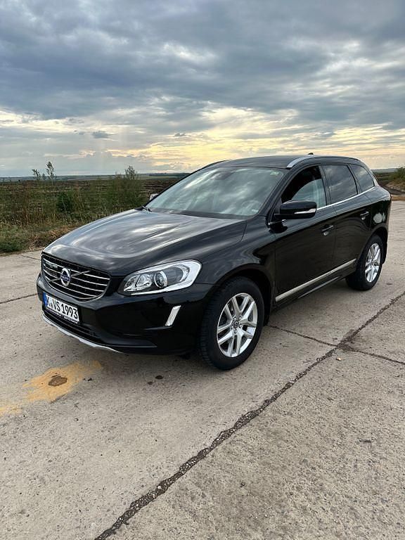 Schwarz Gebraucht 2016 Volvo XC60 Kinetic SUV | 200.000 € - Bild 1/4
