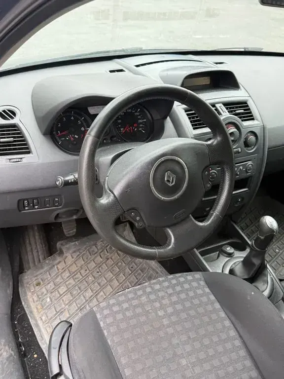 Gebraucht Renault Mégane II Authentique 111 PS (81 kW) 2006 Grau Limousine