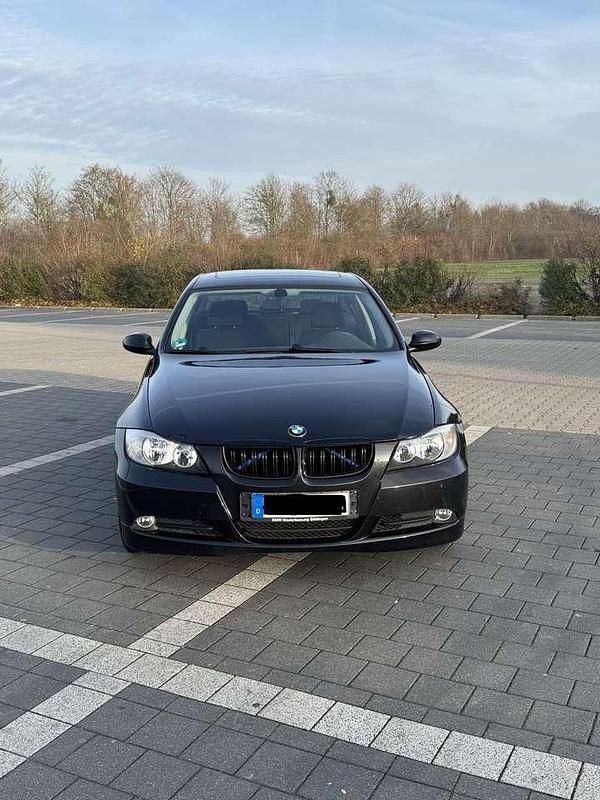 Gebraucht BMW 320 150 PS (110 kW) 2007 Schwarz Limousine