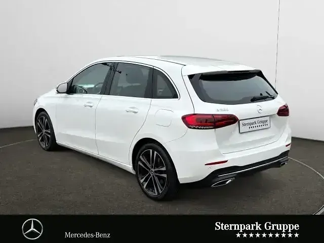 Gebraucht Mercedes B200 Progressive 163 PS (119 kW) 2019 Weiß Kleinwagen