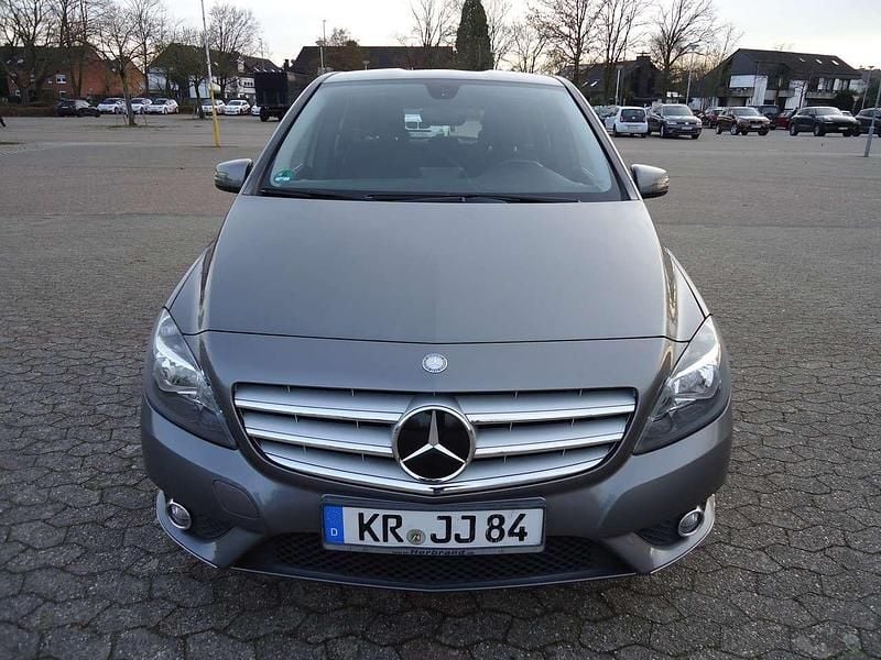 Gebraucht Mercedes B180 109 PS (80 kW) 2013 Grau Van / Kleinbus