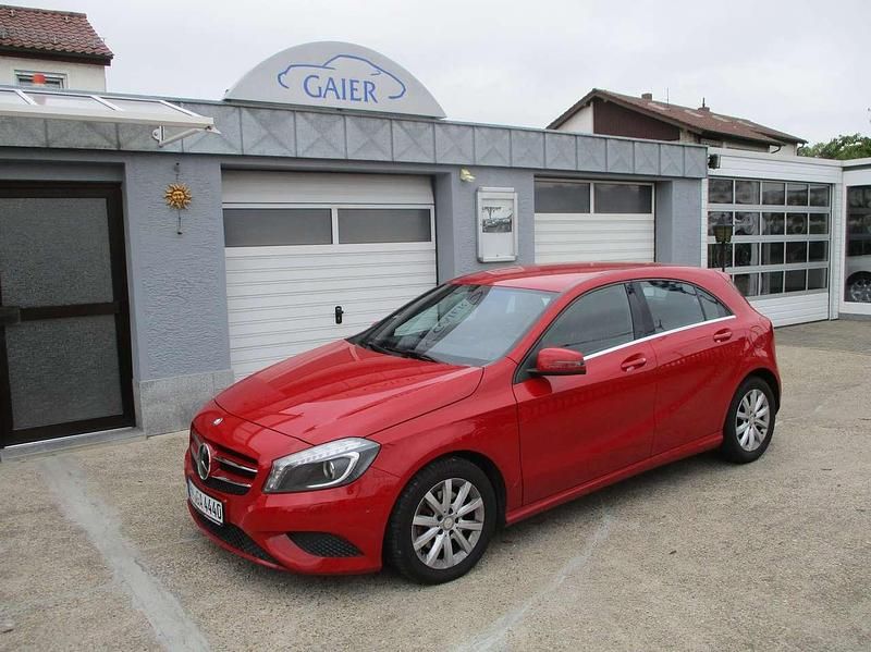 Gebraucht Mercedes A200 156 PS (114 kW) 2013 Jupiterrot Limousine