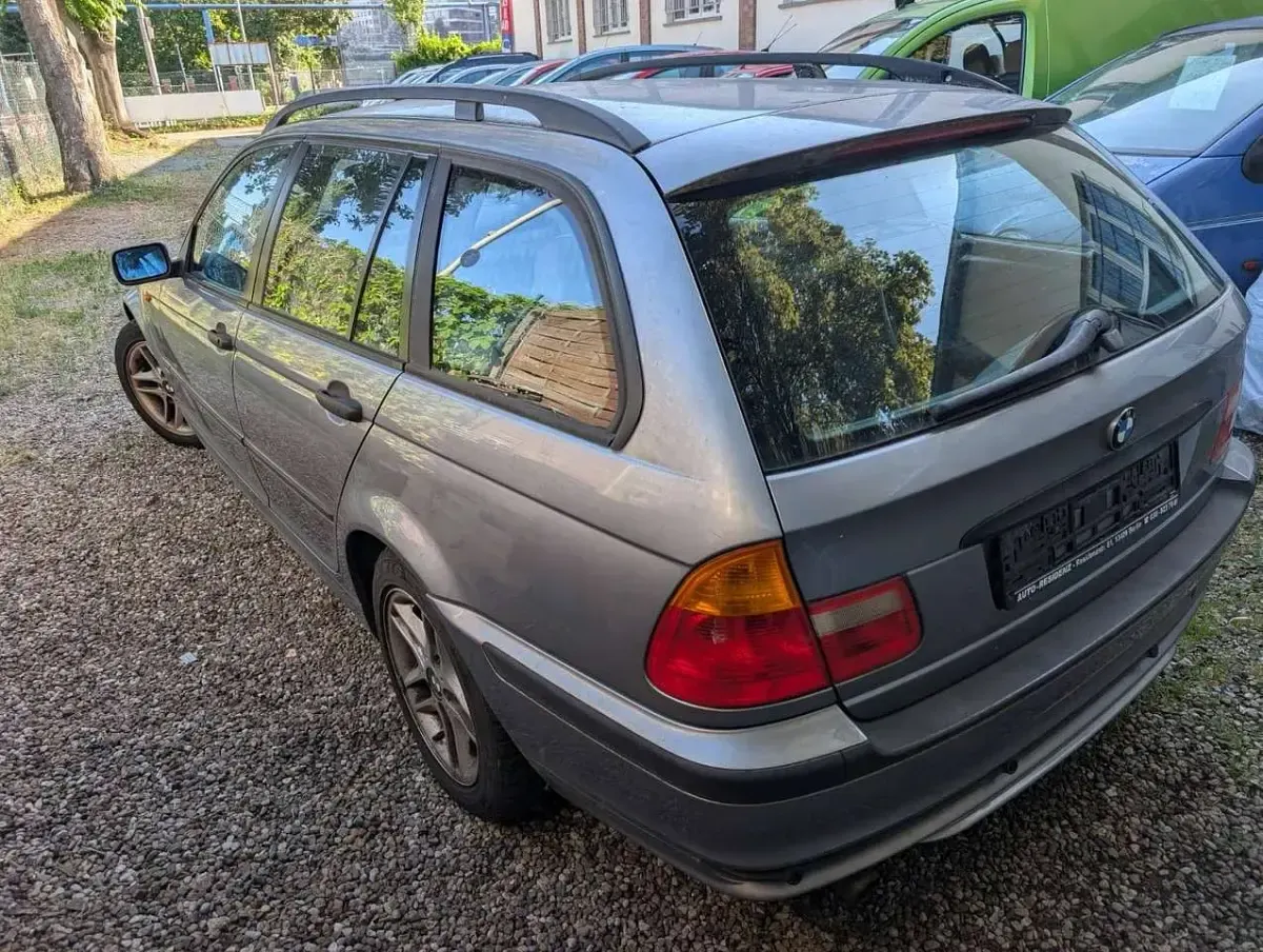 Gebraucht BMW 318 143 PS (105 kW) 2005 Grau Kombi