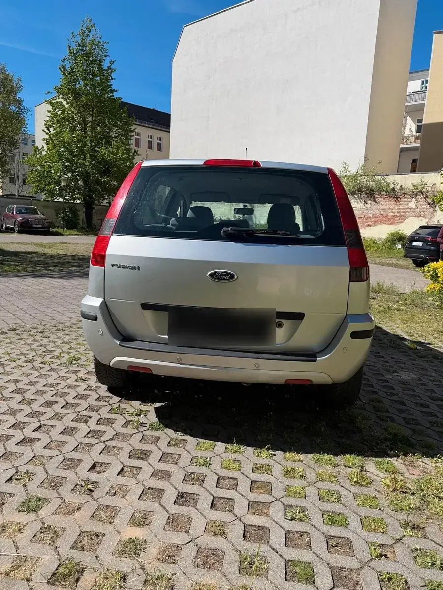 Second-hand Ford Fusion 82 CP (60 kW) 2002 Argintiu Hatchback