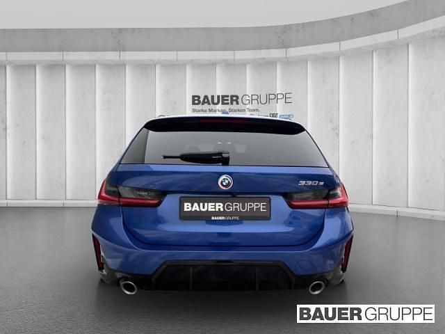 Gebraucht BMW 330e M Sport 292 PS (214 kW) 2022 Blau Kombi