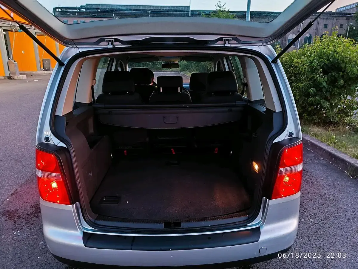 Używany VW Touran 105 KM (77 kW) 2005 Srebrny Minivan