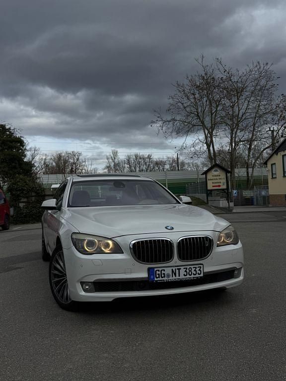 Gebraucht BMW 750L 555 PS (408 kW) 2009 Weiß Limousine
