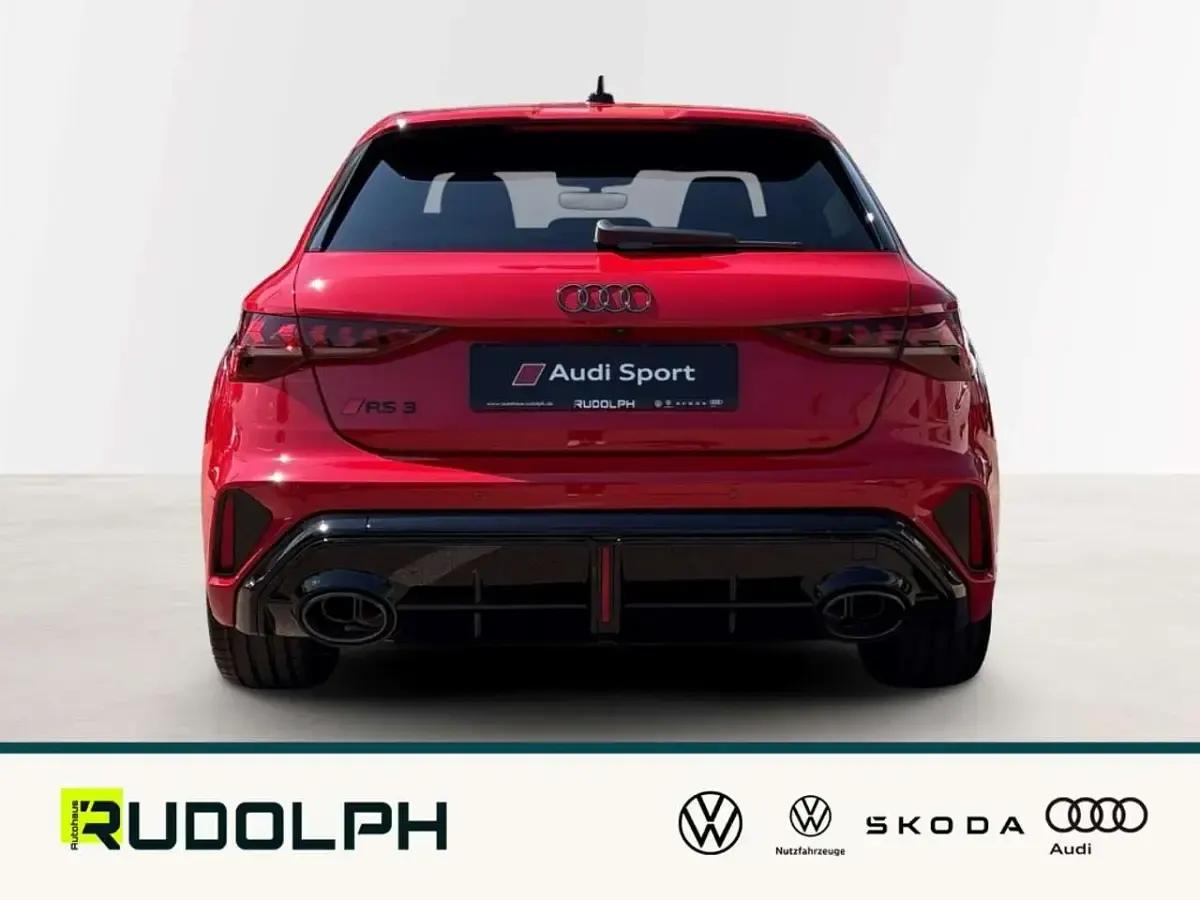 Neu Audi RS3 Sportback 400 PS (294 kW) 2026 Progressivrot metallic Kleinwagen