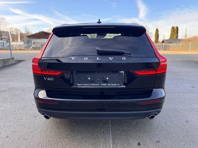 Gebraucht Volvo V60 Momentum 197 PS (144 kW) 2021 Schwarz Kombi