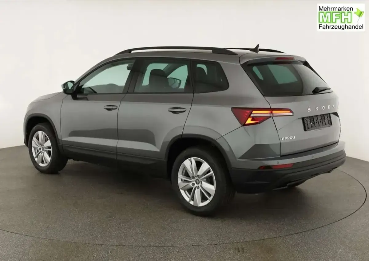 Neu Skoda Karoq Selection 150 PS (110 kW) 2026 Graphite grau metallic SUV