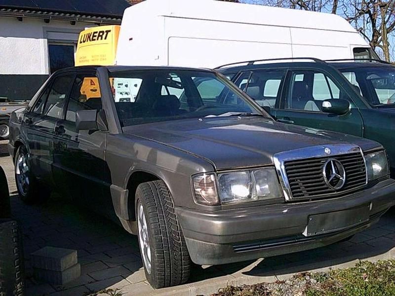 Gebraucht Mercedes 190 109 PS (80 kW) 1990 Grau Limousine