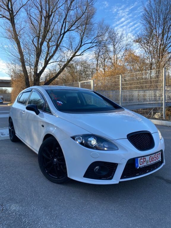 Weiß Gebraucht 2009 Seat Leon FR Limousine | 3.699 € (Superpreis) - Bild 1/4