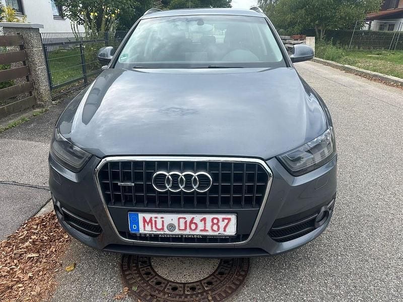 Grau Gebraucht 2012 Audi Q3 SUV | 9.900 € (Superpreis) - Bild 1/4