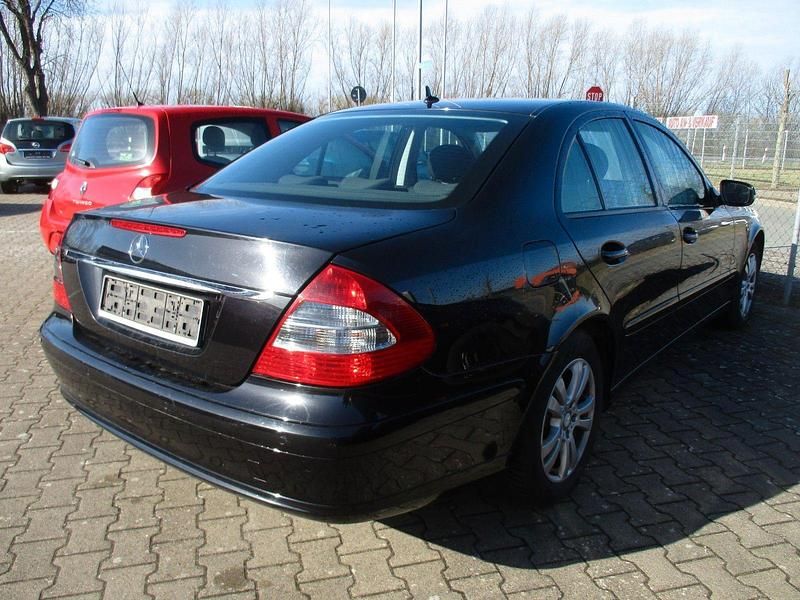 Gebraucht Mercedes E200 184 PS (135 kW) 2008 Schwarz Limousine