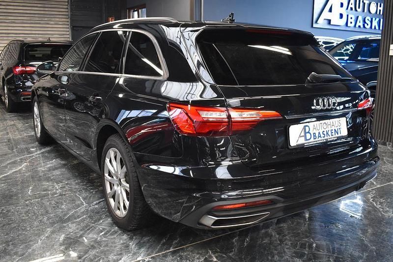 Gebraucht Audi A4 Sport 150 PS (110 kW) 2022 Schwarz Kombi