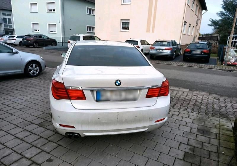 Gebraucht BMW 730 245 PS (180 kW) 2011 Weiß Limousine