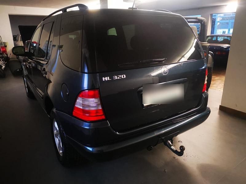 Gebraucht Mercedes ML320 218 PS (160 kW) 2001 Schwarz SUV