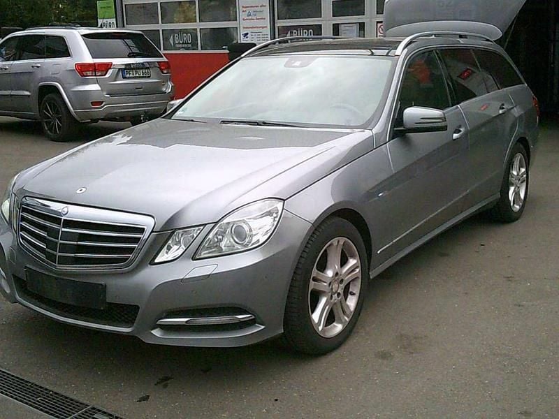 Gebraucht Mercedes E350 265 PS (194 kW) 2012 Palladiumsilber  metalliclack Kombi