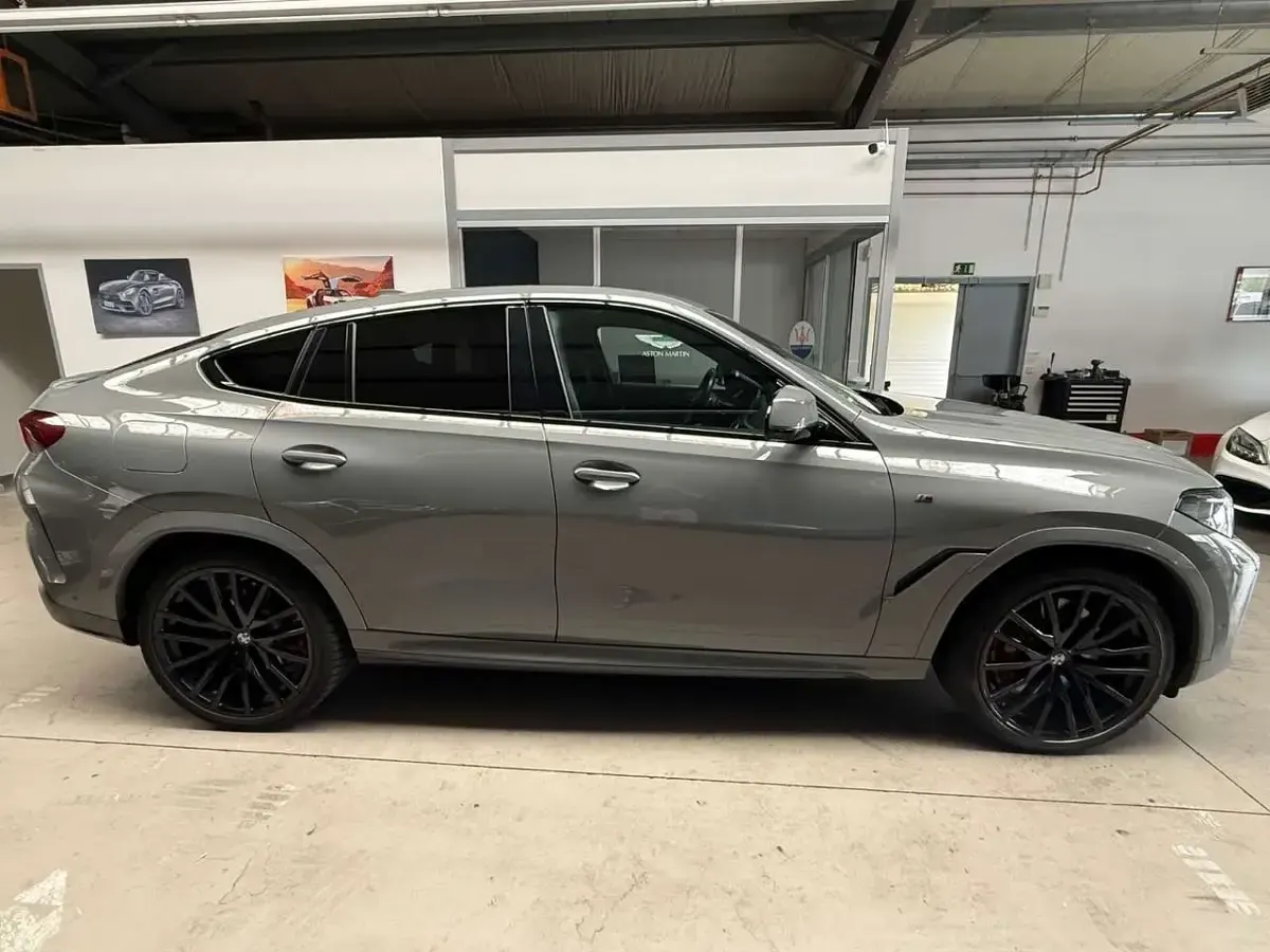 Gebraucht BMW X6 M 530 PS (389 kW) 2022 Grau SUV